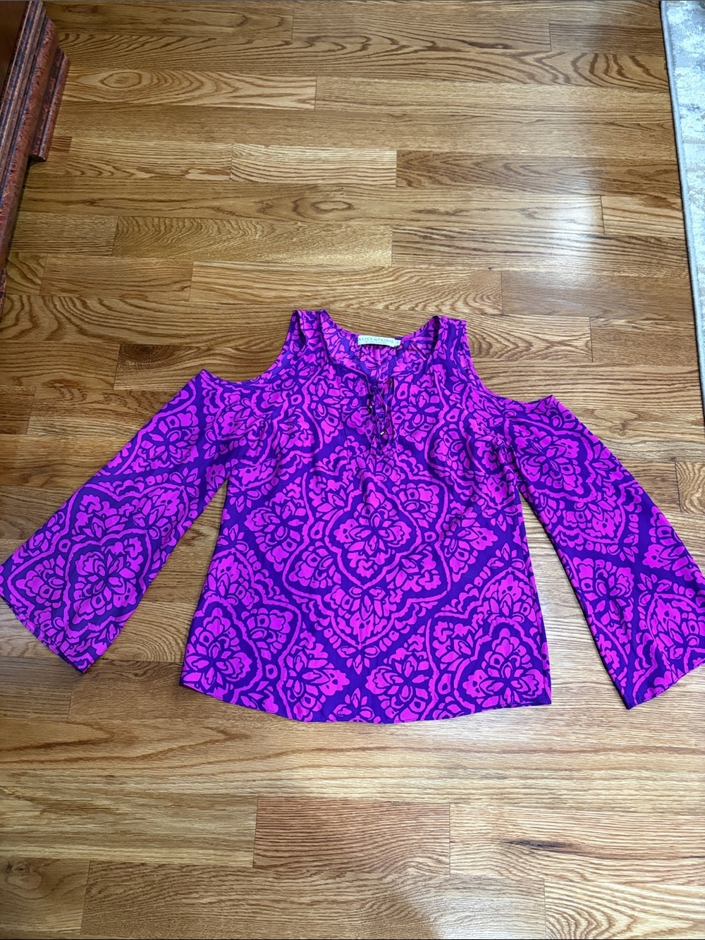 Alice & Trixie purple and Magenta Cold-Shoulder Tie-Neck 100% SILK Blouse XS - Picture 12 of 12